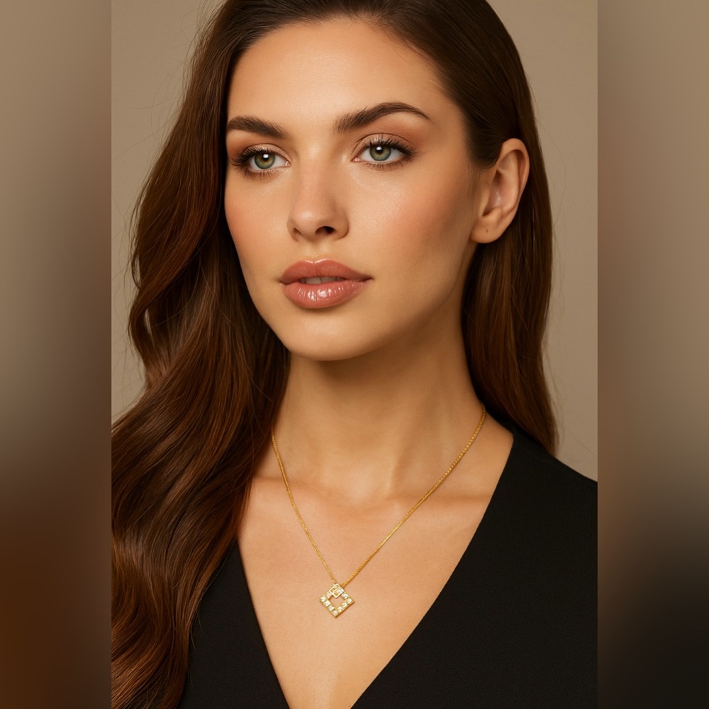 Givenchy Gold Pendant Chain - Picture 6 of 6